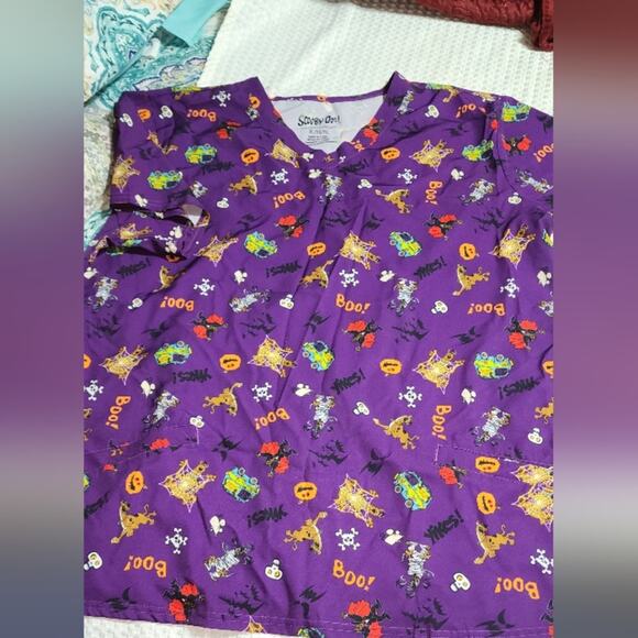 ZOE CHLOE / SCOOBY DOO WOMEN'S SIZE XL SET OF 2 SCRUBS SHIRTS - Picture 2 of 10